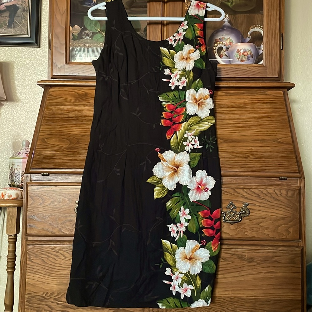Jade Fashions Black/Floral Dress size Small